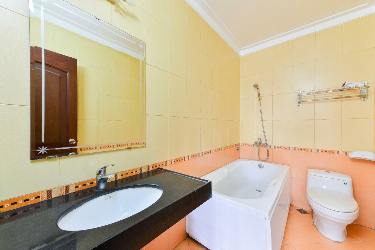Oyo 216 Alisa Hotel Ханой Екстериор снимка